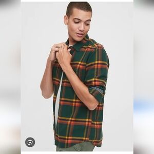 Gap green plaid flannel button down shirt size S
